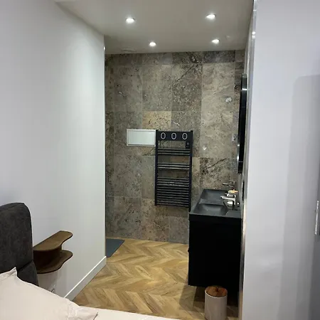 Comfortable 1-bedroom - Mourillon - Beaches Within Walking Distance Apartament
